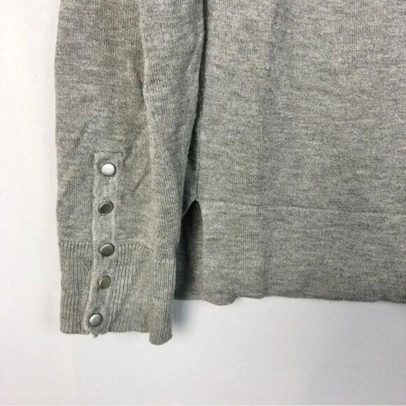 Larry Levine Light Gray V-Neck Button Sleeve Knit Sweater M - Picture 4 of 6